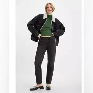 NWT Levi’s Middy Straight Jean