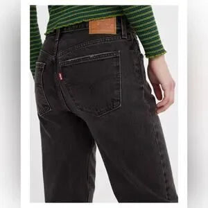 NWT Levi’s Middy Straight Jean