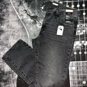 NWT Levi’s Middy Straight Jean