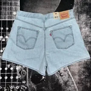 NWT Levi’s Mom Shorts