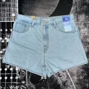 NWT Levi’s Mom Shorts